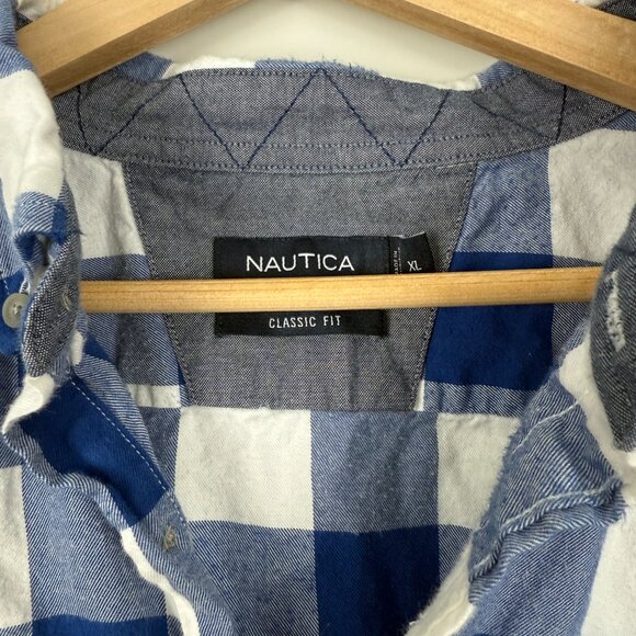 Men's Nautica Classic Fit Button Up shirt, Size XL - Picture 3 of 4